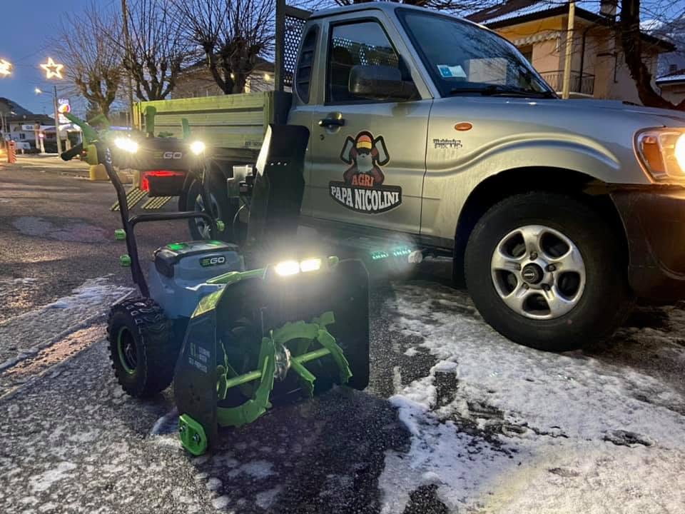 Furgone Agri Papa Nicolini con spazzaneve EGO